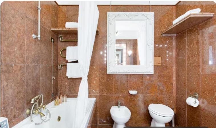 Spacious Penthouse With Stunning Views Of Historic Landmarks *