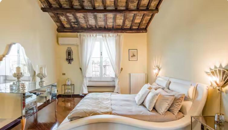 Apartment Spacious Penthouse With Stunning Views Of Historic Landmarks