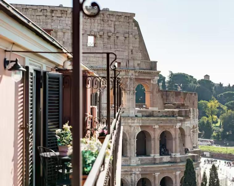 Apartment Spacious Penthouse With Stunning Views Of Historic Landmarks