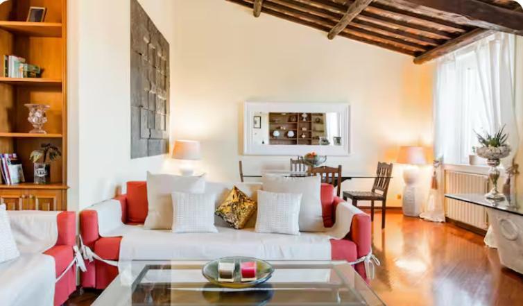 Spacious Penthouse With Stunning Views Of Historic Landmarks Apartment Rom