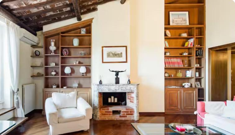 Spacious Penthouse With Stunning Views Of Historic Landmarks *