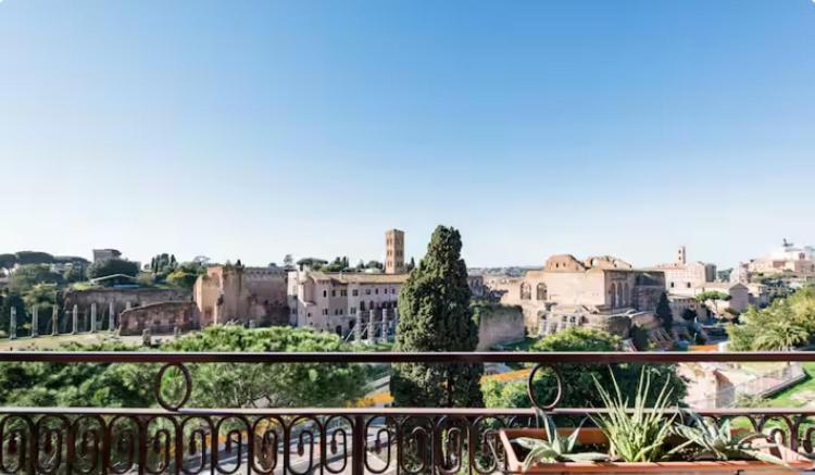 Spacious Penthouse With Stunning Views Of Historic Landmarks Apartment *
