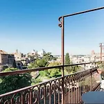 Spacious Penthouse With Stunning Views Of Historic Landmarks